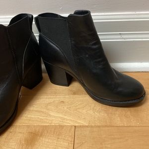 Black Leather Ankle Boots - Rounded toe -  Size 8